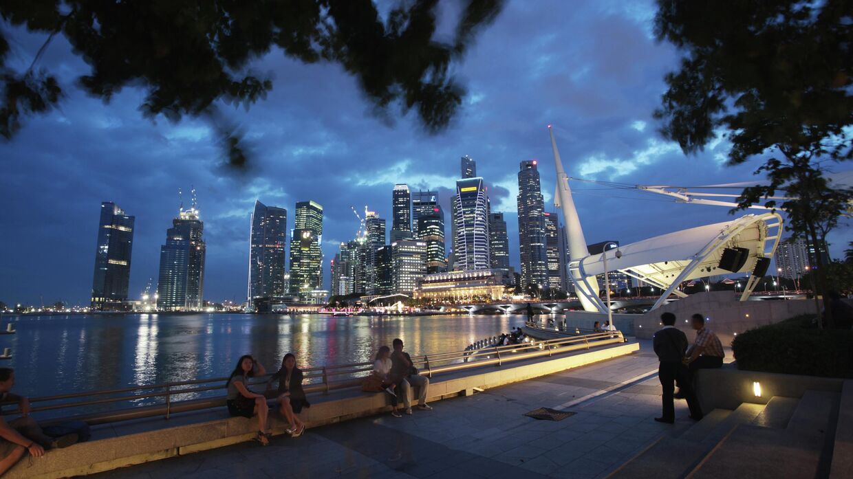 Вид на башни Сити и Singapore river от набережной Promenade.