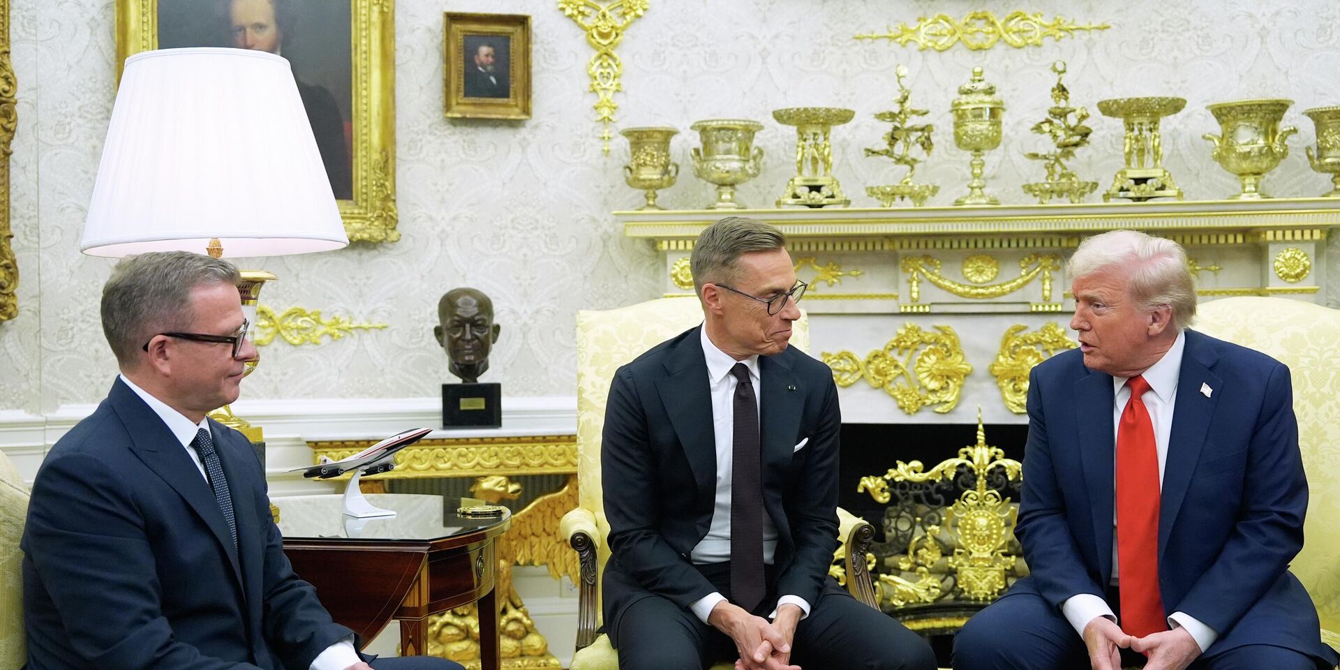 Премьер-министр Финляндии Петтери Орпо, президент Финляндии Александр Стубб и президент США Дональд Трамп в Овальном кабинете Белого дома. Архивная фотография - ИноСМИ, 1920, 12.05.2026