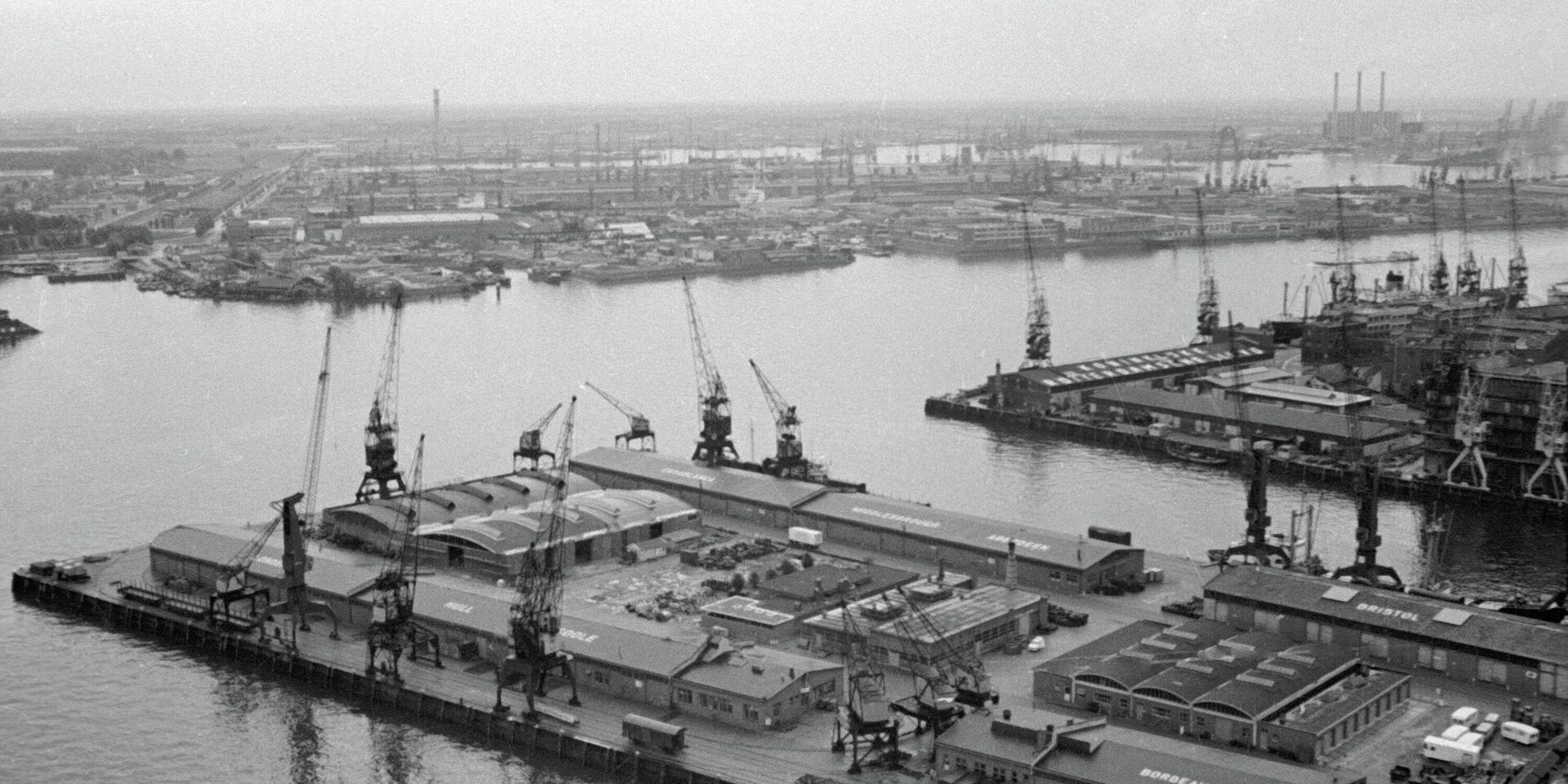 Порт в Роттердаме  - ИноСМИ, 1920, 16.05.2026