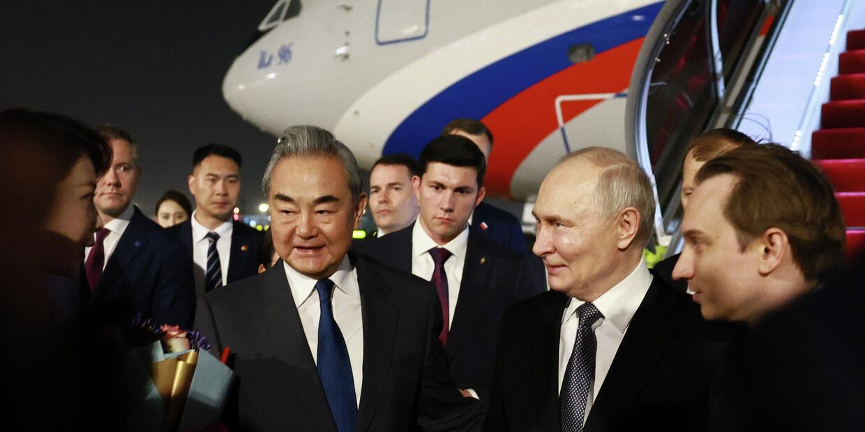 Президент Владимир Путин прибыл в Китай