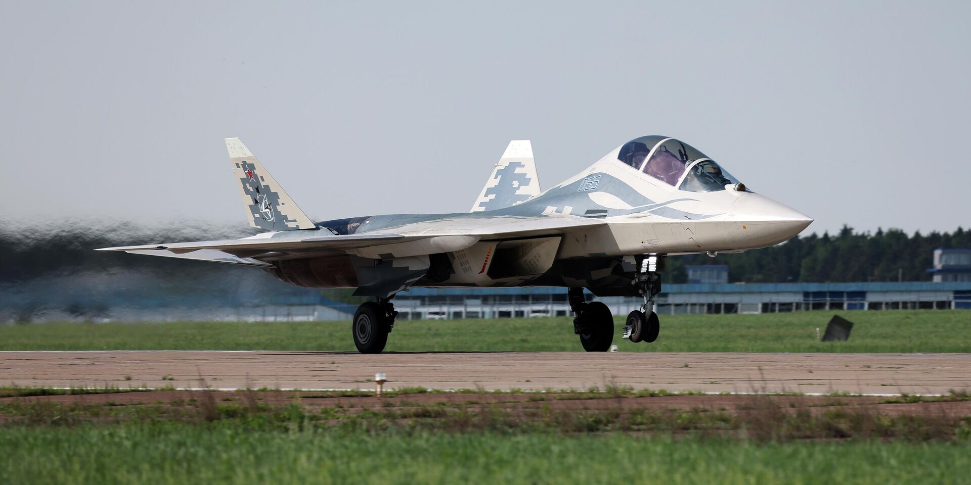 Первый полет двухместной версии истребителя пятого поколения Су-57 - ИноСМИ, 1920, 20.05.2026