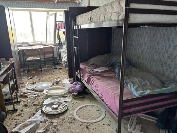 Иностранные журналисты на месте трагедии в Старобельске