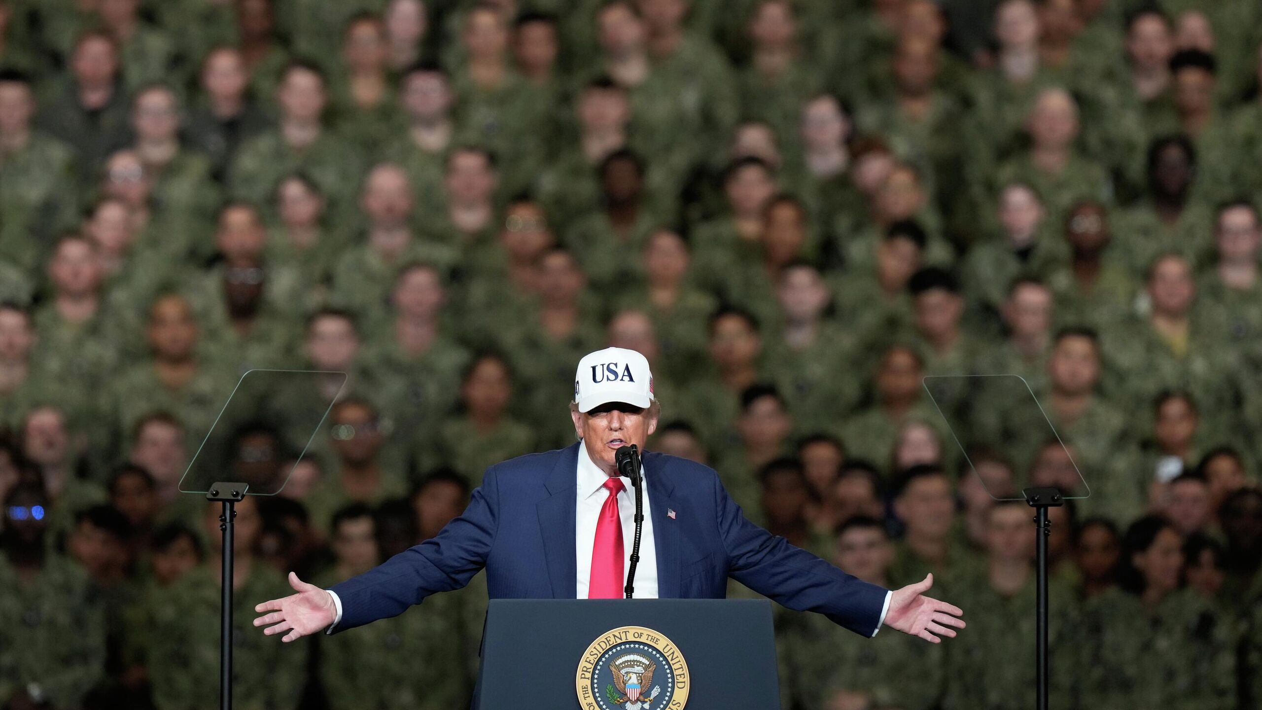 "До последней капли крови": Трамп с шокирующим размахом отметил 80-летие