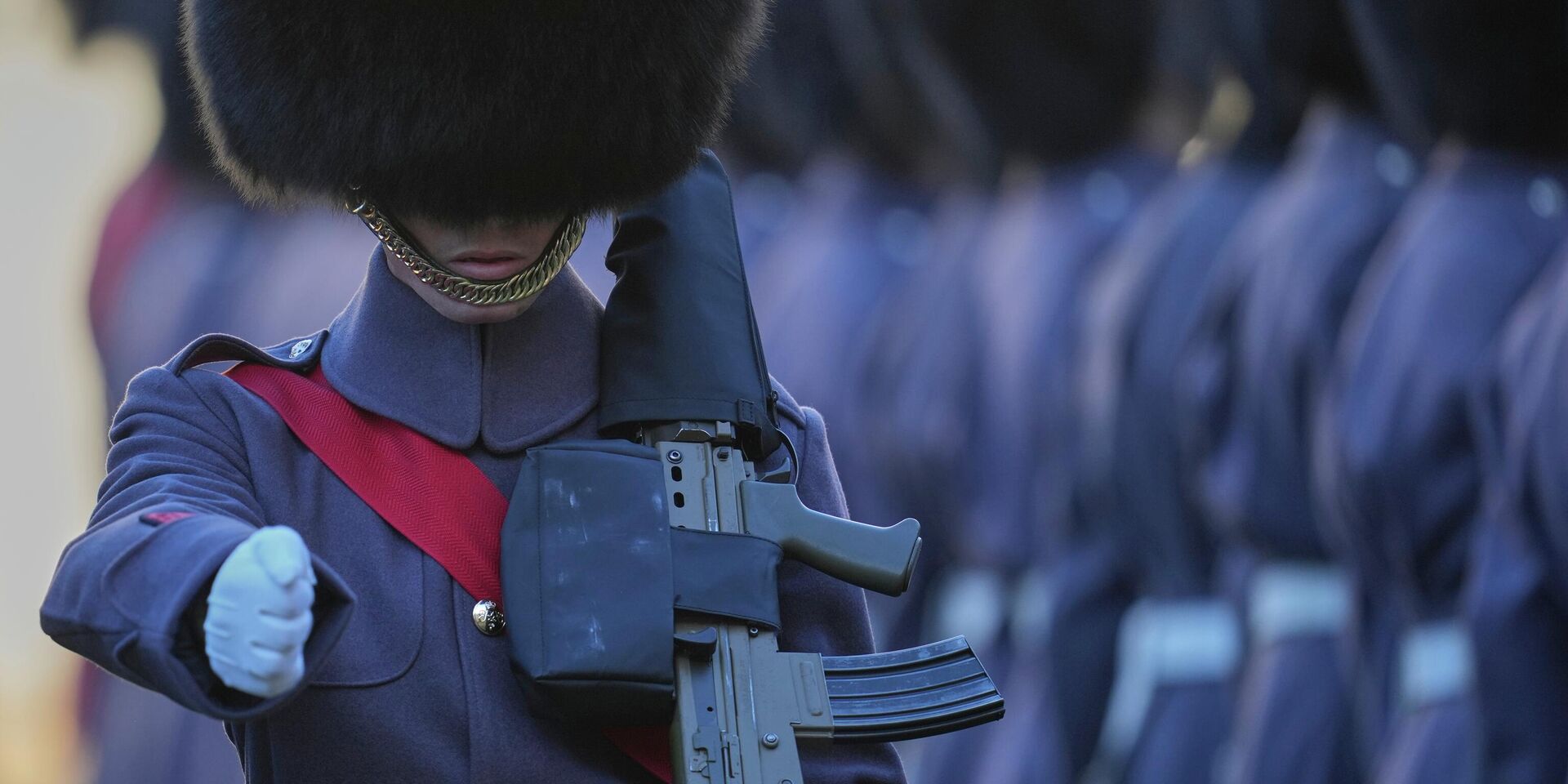 Солдаты гвардейского гренадерского полка в Виндзоре, Великобритания - ИноСМИ, 1920, 03.06.2026
