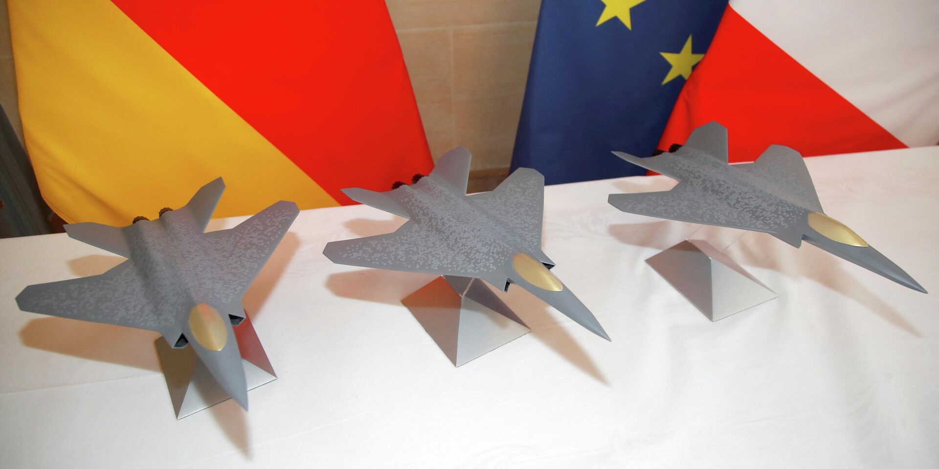 Модели франко-германо-испанской системы Future Combat Air System в Париже, Франция - ИноСМИ, 1920, 09.06.2026