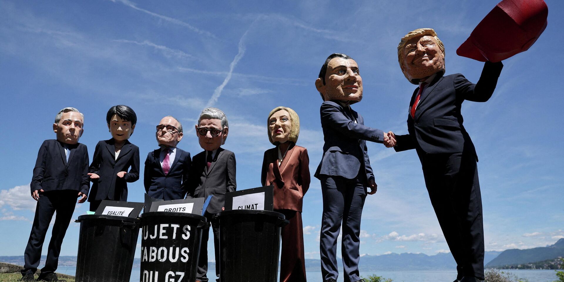 Протестующие против проведения саммита G7 в Эвиан-ле-Бэн, 14 июня 2026 г.  - ИноСМИ, 1920, 14.06.2026
