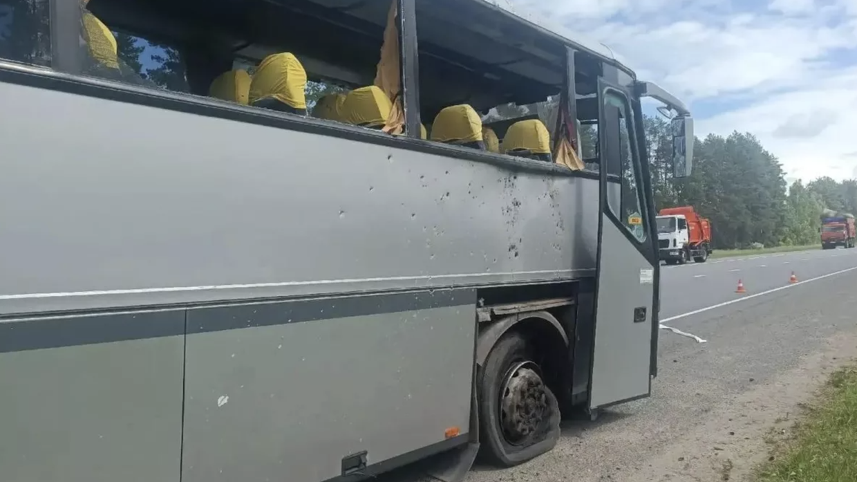 Последствия удара по автобусу в Брянской области