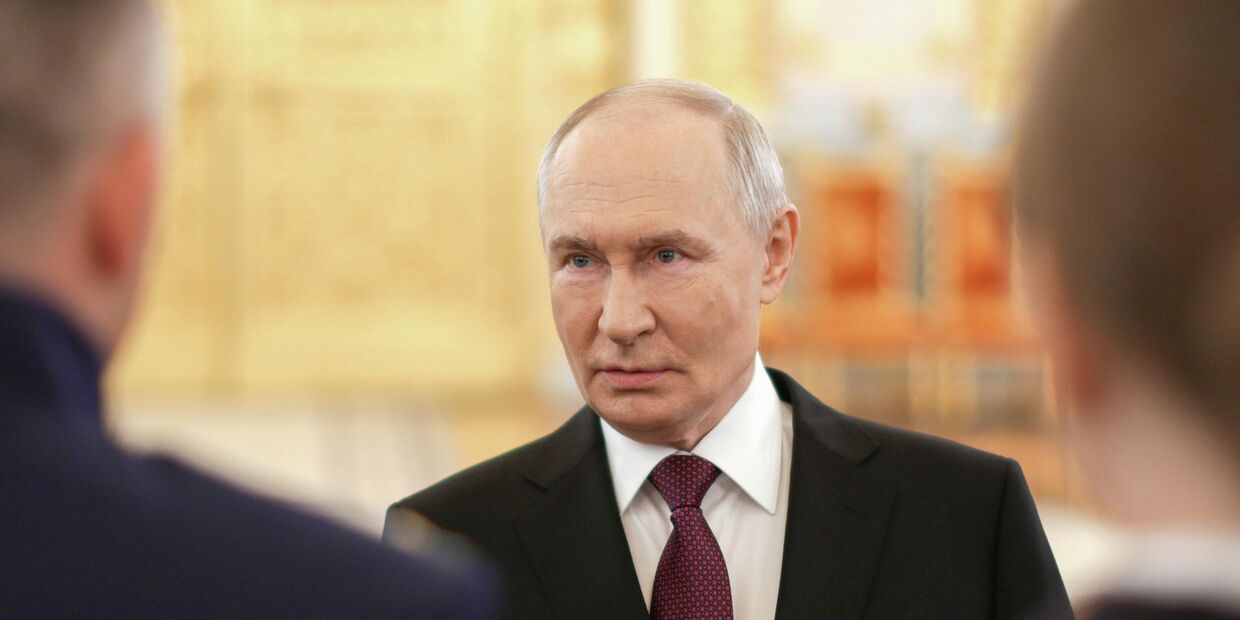 Встреча Владимира Путина с выпускниками вузов силовых ведомств