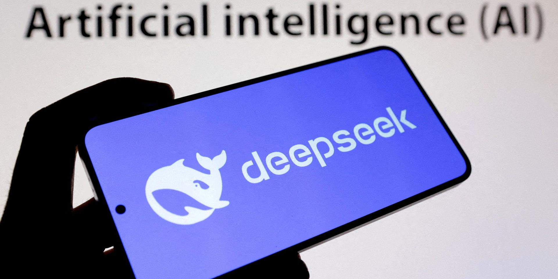 Deepseek на экране смартфона - ИноСМИ, 1920, 09.07.2026