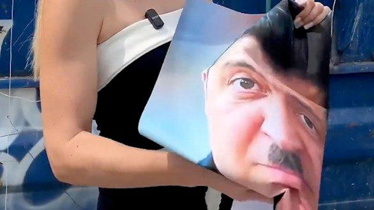 В Польше выкинули портрет Зеленского в образе Гитлера 