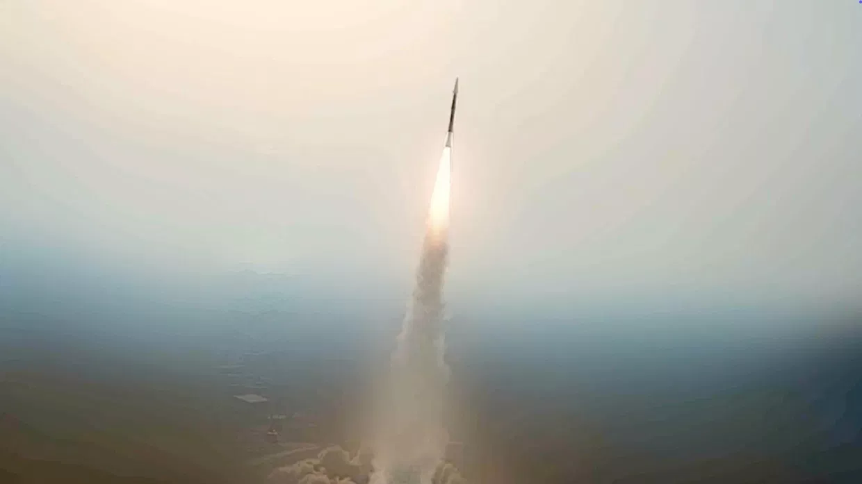 Запущенная Ираном ракета Запущенная Ираном ракета