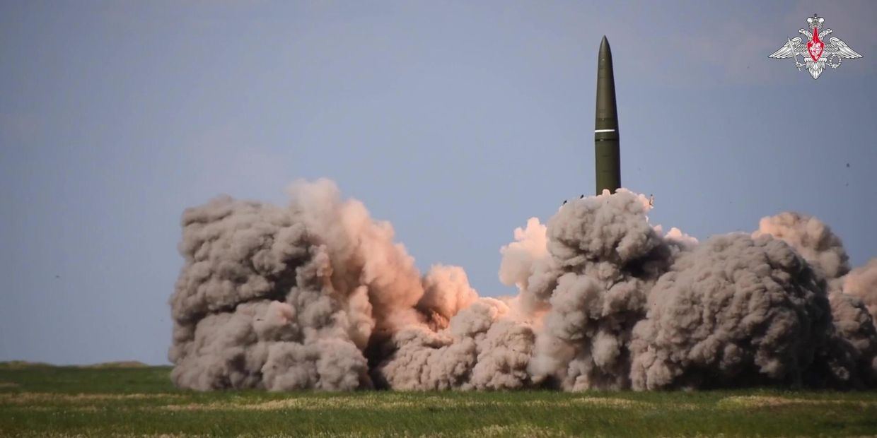 Вооруженные силы Белоруссии выполняют пуск баллистической ракеты с комплекса Искандер-М на учениях ядерных сил