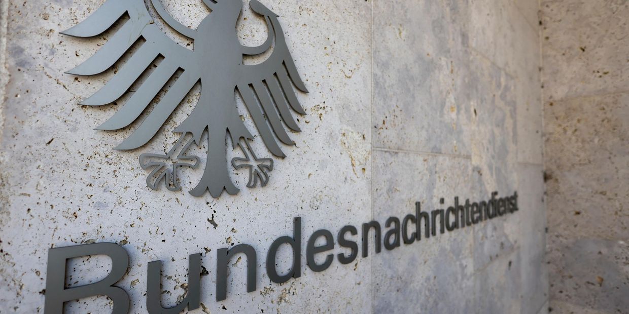 Вывеска штаб-квартиры Федеральной разведывательной службы Германии (BND) в Берлине