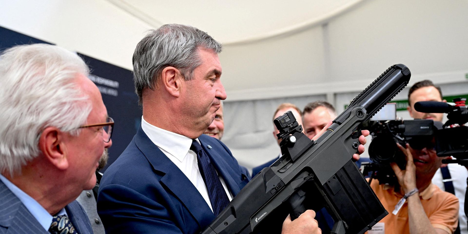 Премьер-министр Баварии Маркус Содер и генеральный директор Rheinmetall Армин Паппергер на церемонии закладки фундамента завода Rheinmetall в Ашау, Германия, 22 июля 2026 года - ИноСМИ, 1920, 13.08.2026