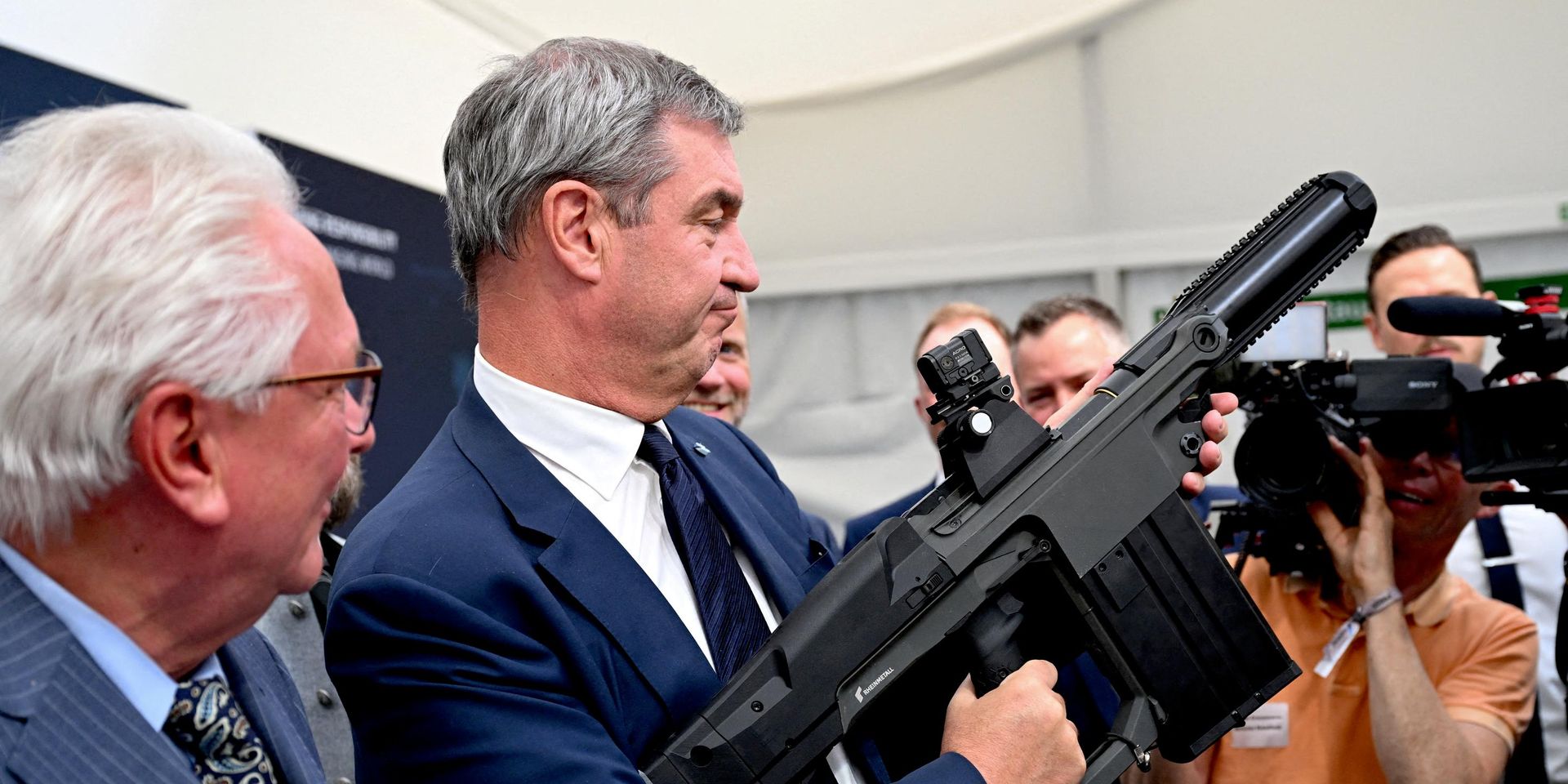 Премьер-министр Баварии Маркус Содер и генеральный директор Rheinmetall Армин Паппергер на церемонии закладки фундамента завода Rheinmetall в Ашау, Германия, 22 июля 2026 года - ИноСМИ, 1920, 15.08.2026