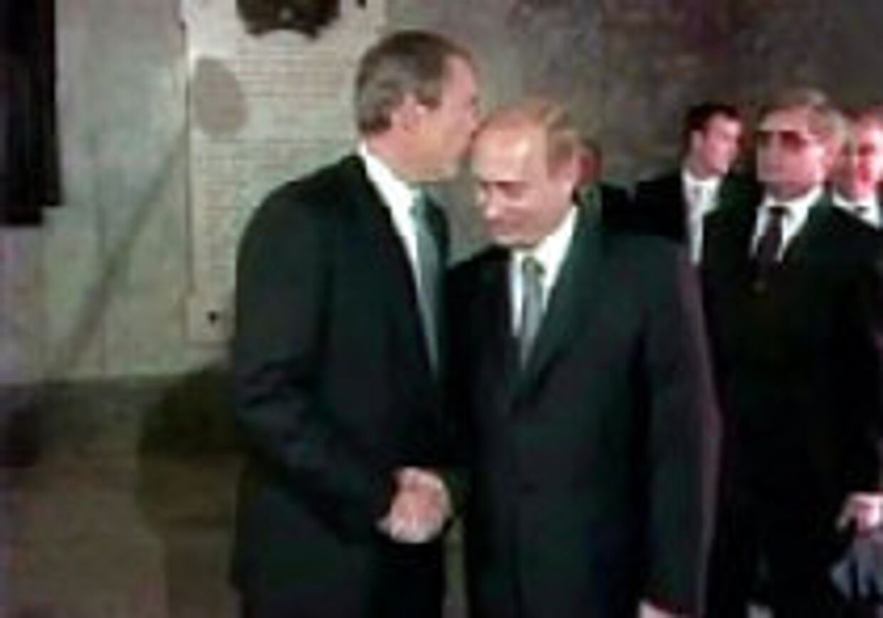 Буш-младший предупредил Путина, что переговоры не должны влиять на график строительства противоракетного щита Америки picture
