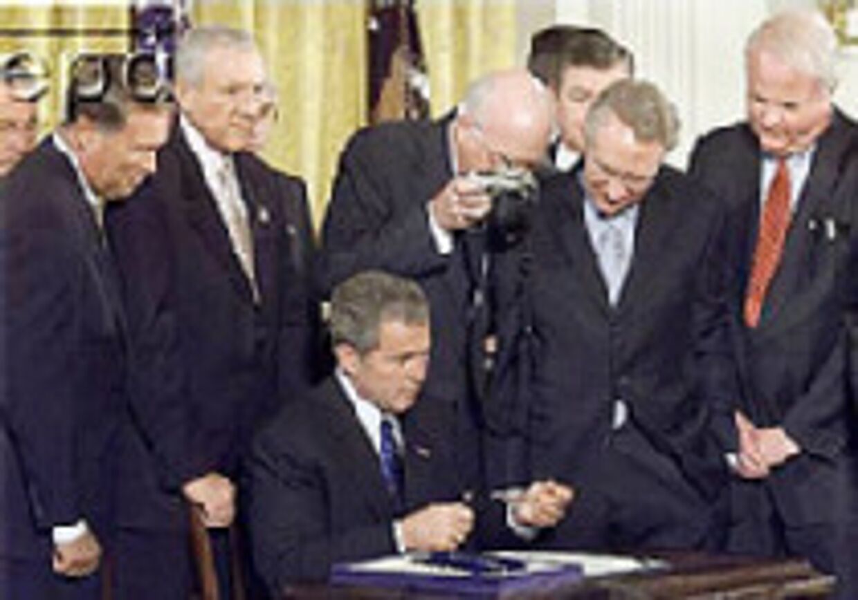 Буш-младший выдал ЦРУ лицензию на отстрел лидеров террористов picture