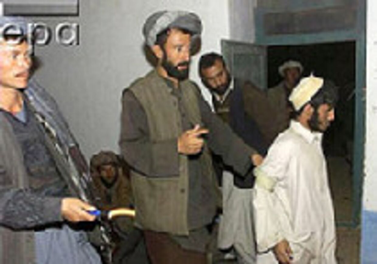 Пытки талибов: Сделать из человека горящий факел и сбросить с крыши picture
