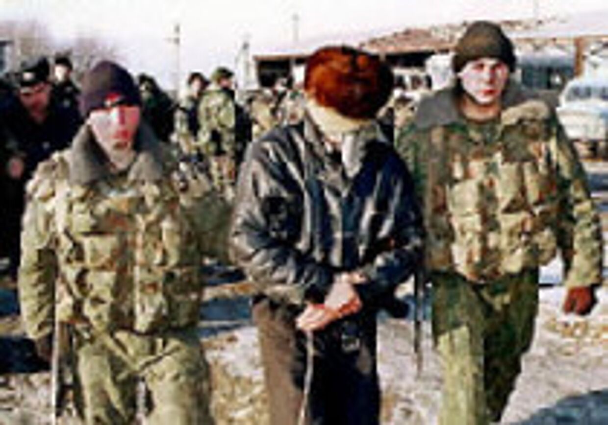 Соединенные Штаты осуждают Россию за применение чрезмерной военной силы в Чечне picture