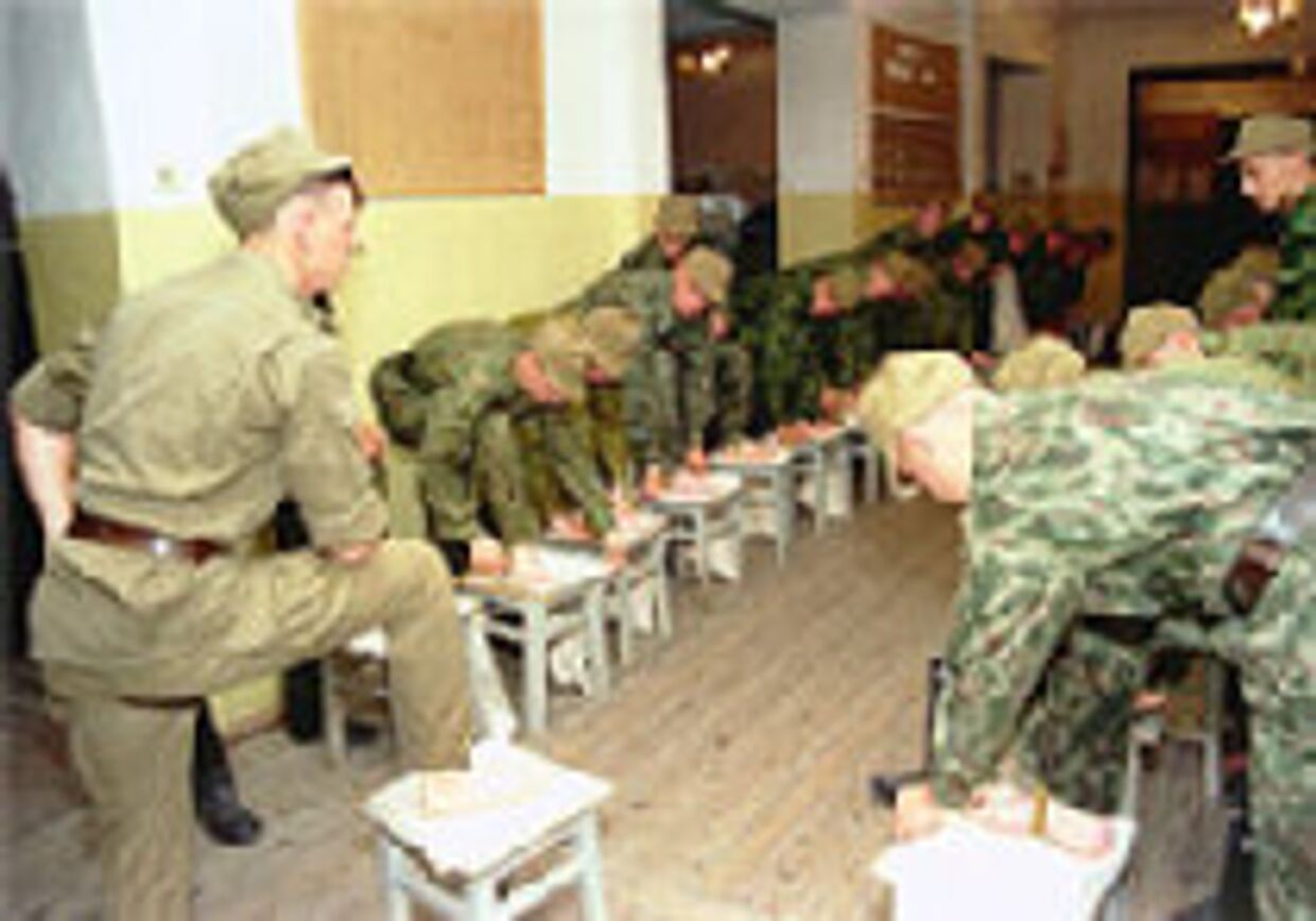 140 000 жалоб российских солдат, поданных против начальства в 2001 году picture