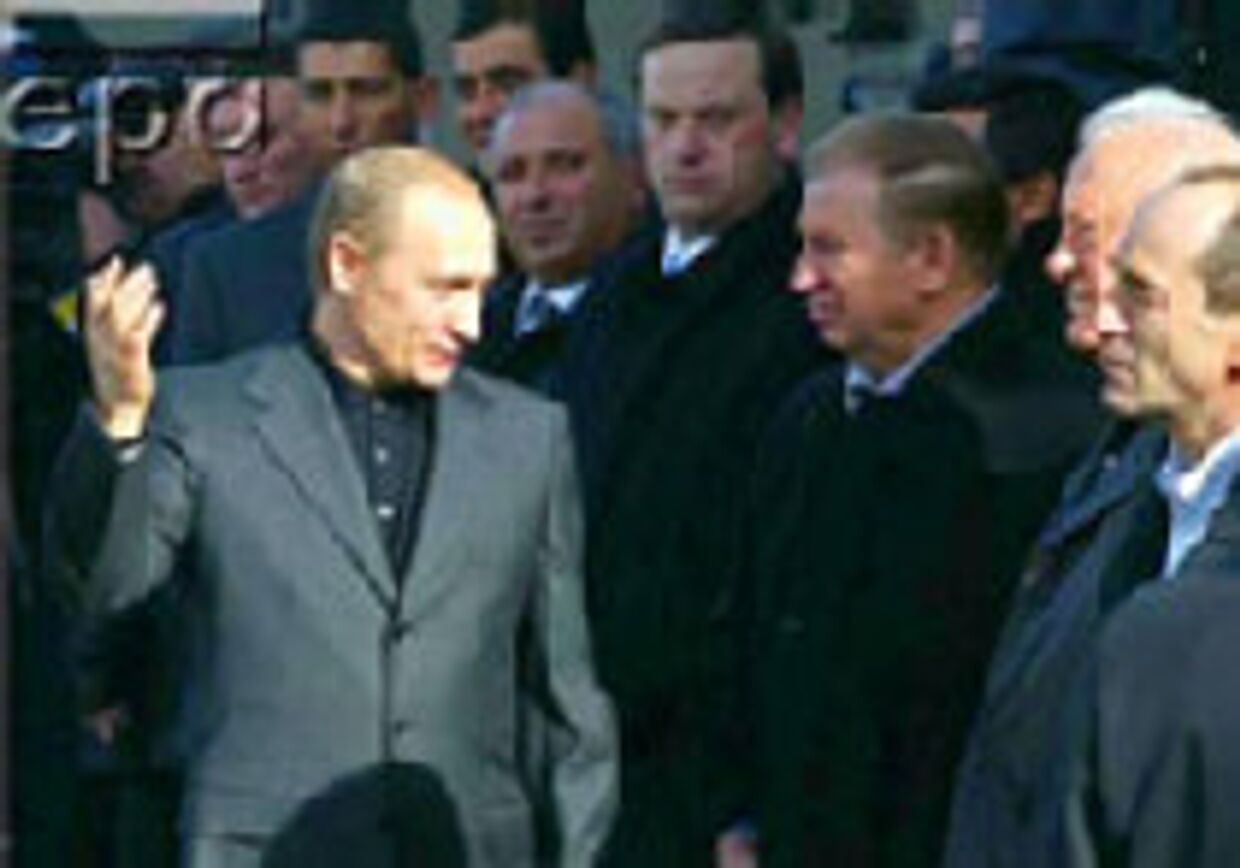 Путин учит ястребов брать западный курс picture