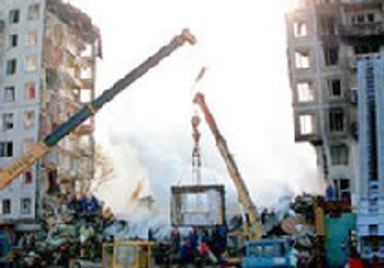 Магнат указывает на Кремль как на виновника фатальных взрывов 1999 года picture