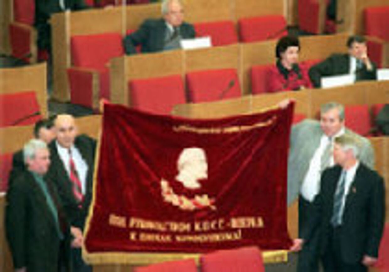Союзники Кремля изгоняют коммунистов с руководящих постов в Государственной Думе picture