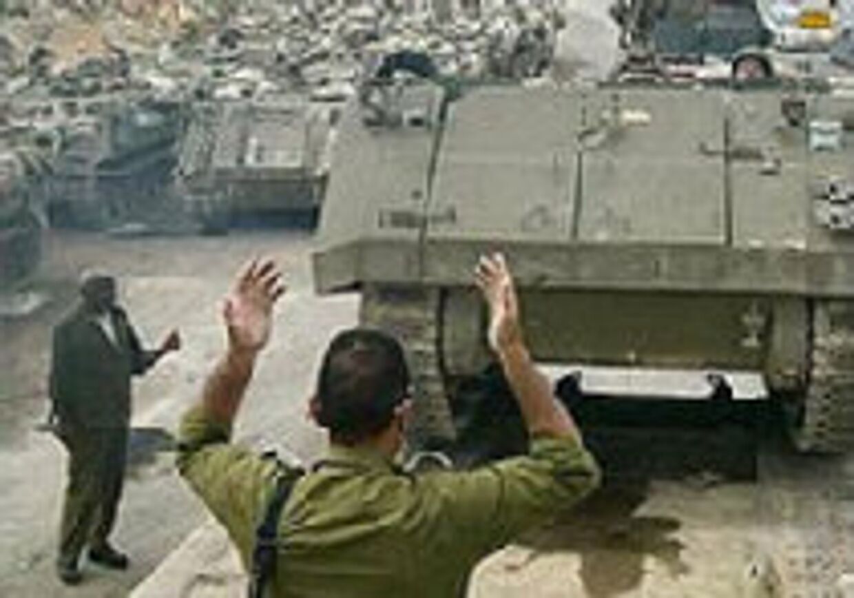 Израиль отводит войска, но не хочет перемирия picture