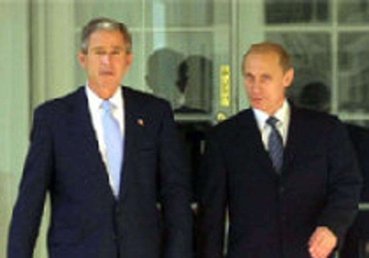 Буш-младший оправдывает поведение Путина во время кризиса с заложниками picture