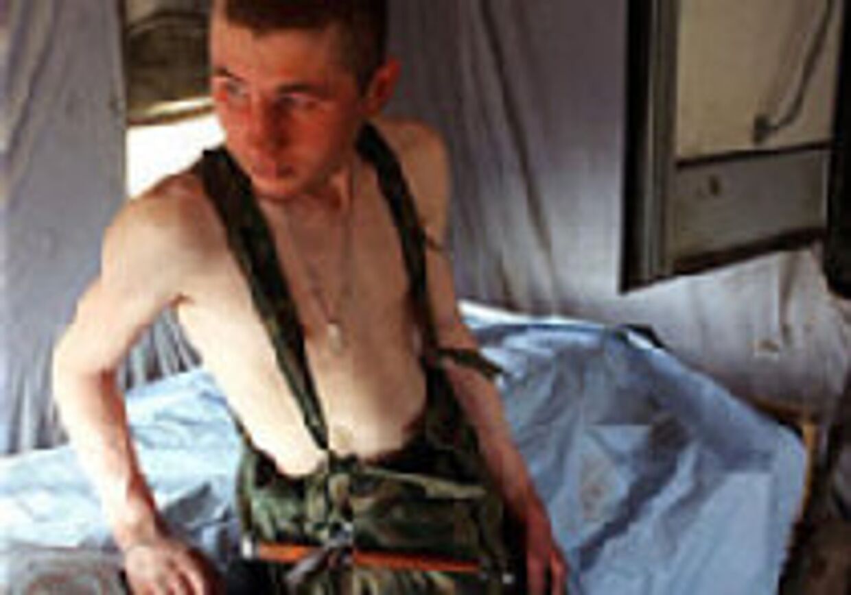 Самоубийства - новый противник 'бедной и коррумпированной' российской армии picture