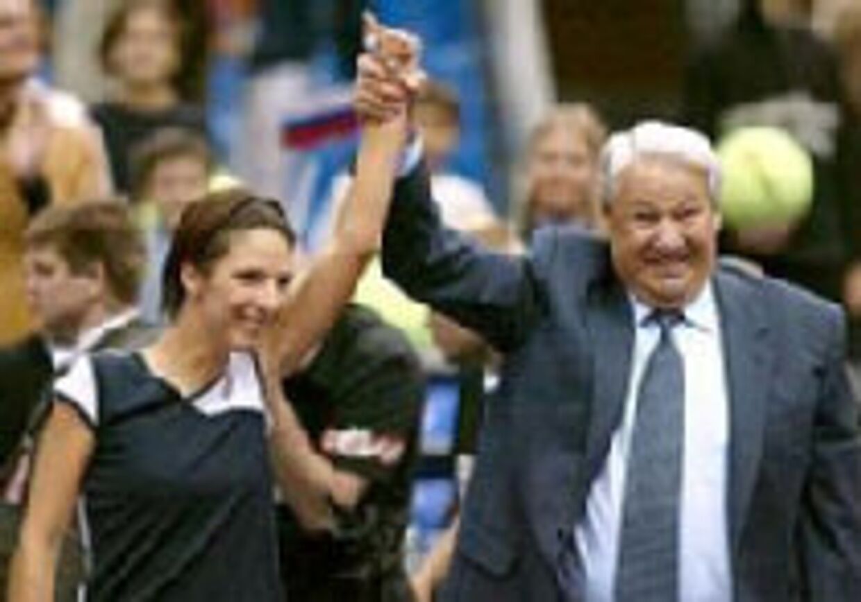 Как бывший президент теннисную революцию в России совершил picture