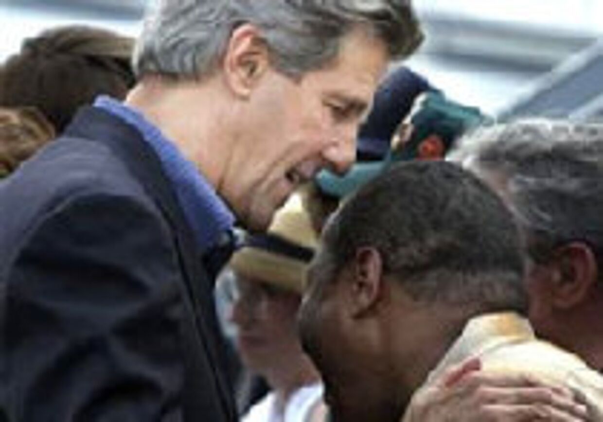Джон Керри добивается любви негритянских избирателей picture