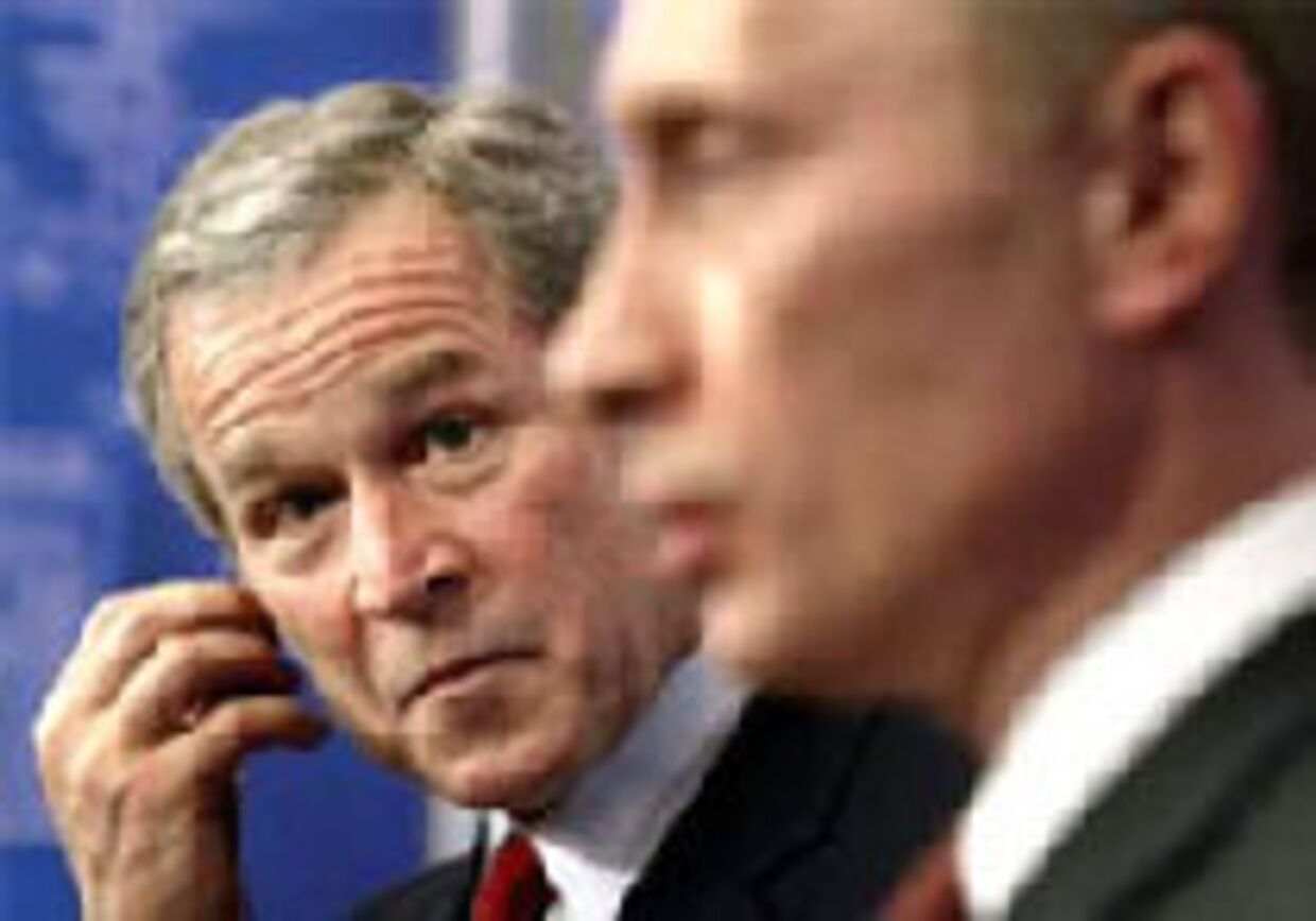 Демократия по Бушу с кинжалом у горла picture
