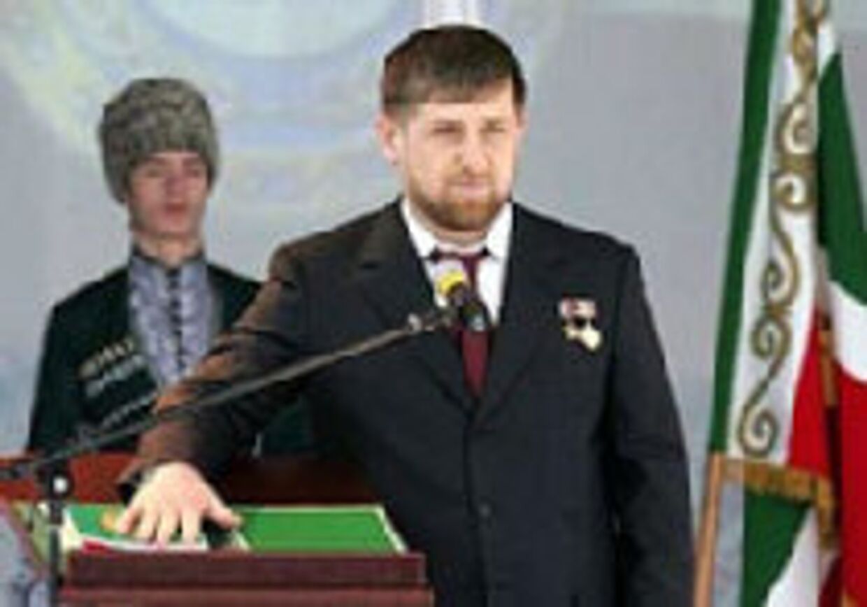 'Царь Рамзан' становится президентом, а Путин подчиняет себе Чечню picture