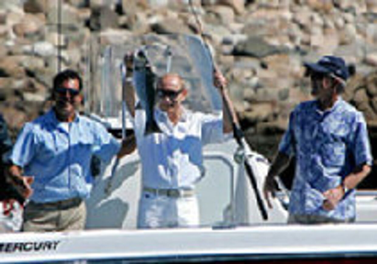 В рыбацких делах Путин явный новичок - готов спорить на свою рубашку! picture