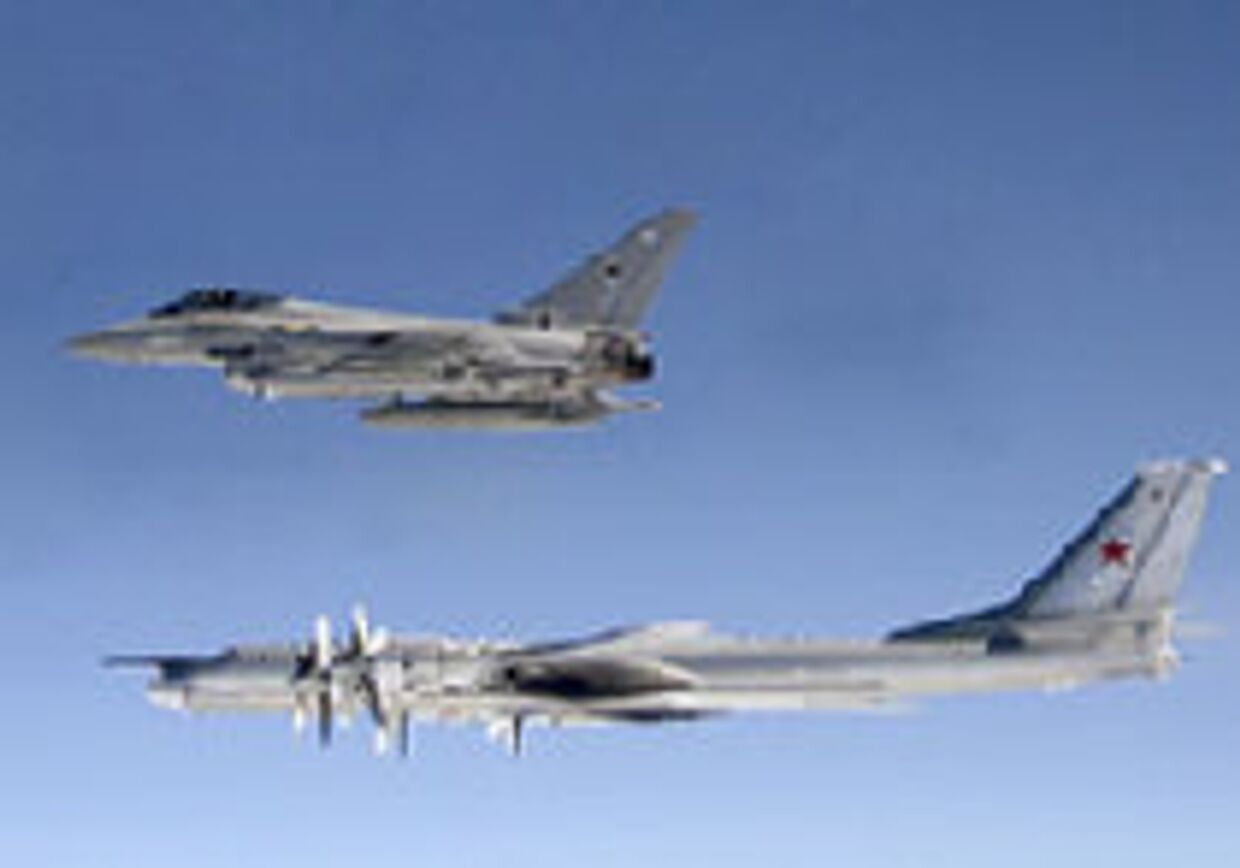Британские истребители поднялись на перехват российских бомбардировщиков picture