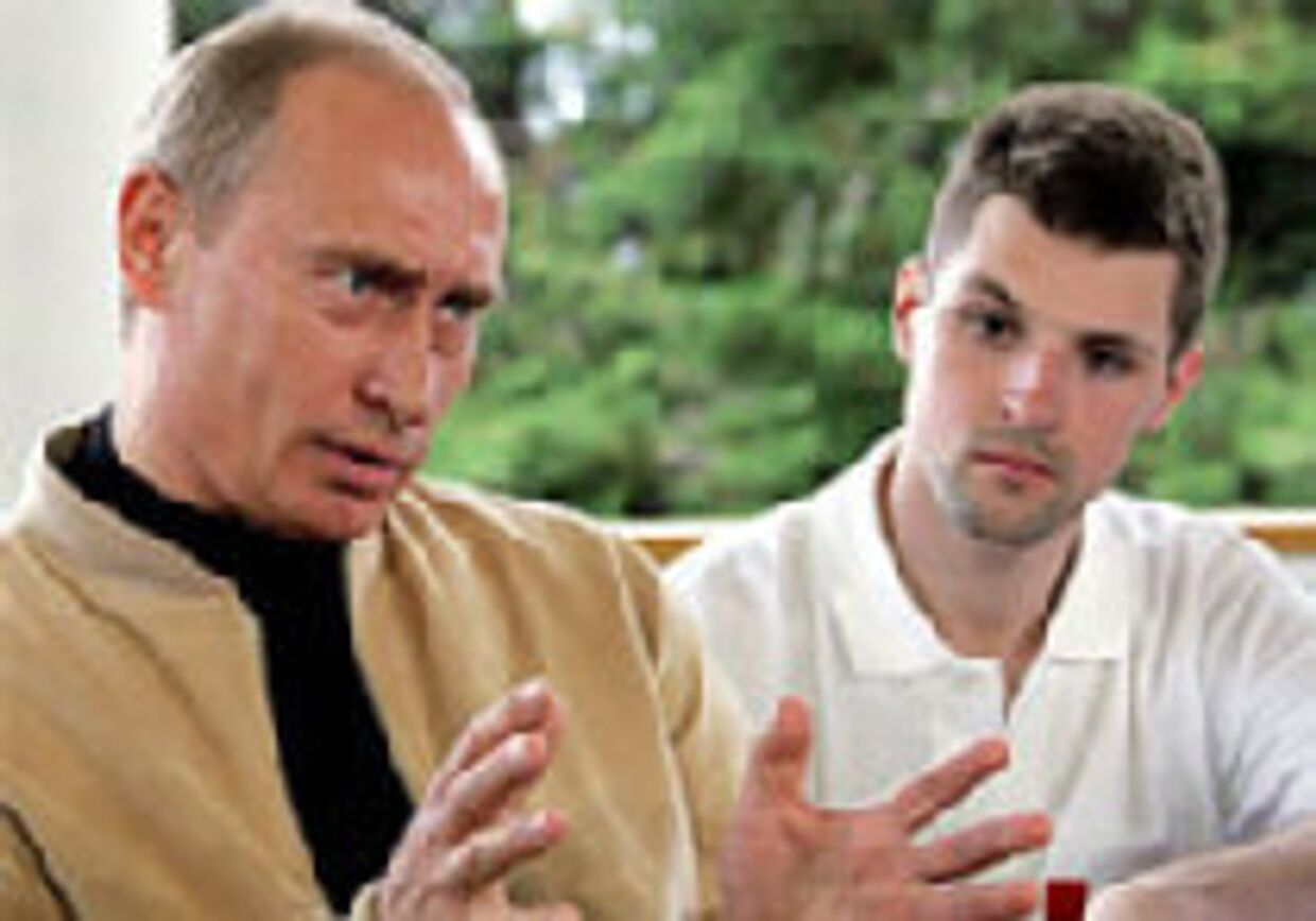 Российская молодежь объединяется вокруг Путина picture