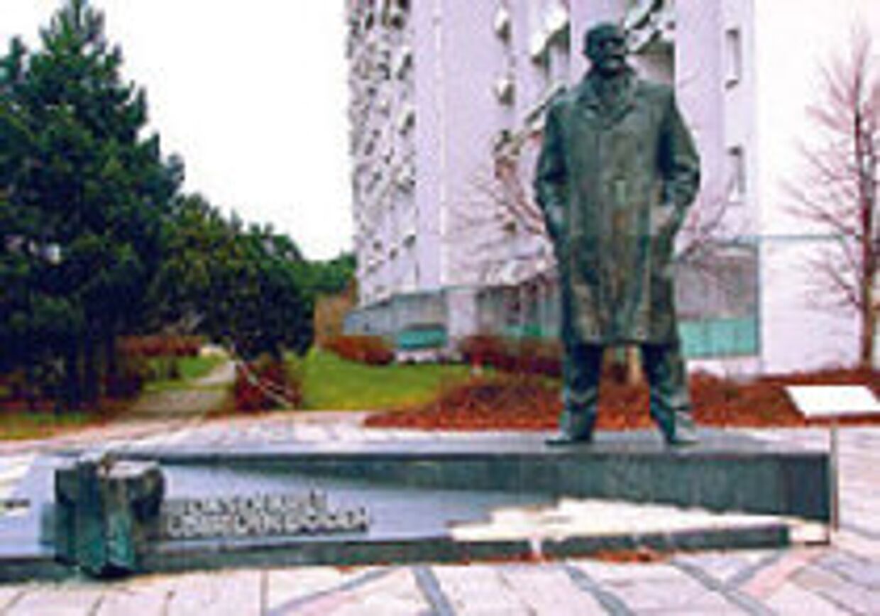 Скульптура Ленина работы Соанса до сих пор стоит в Шверине picture