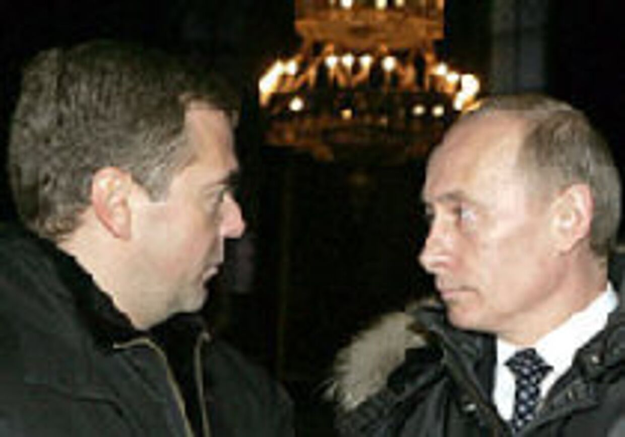 Путин и Медведев: соратники или соперники? picture