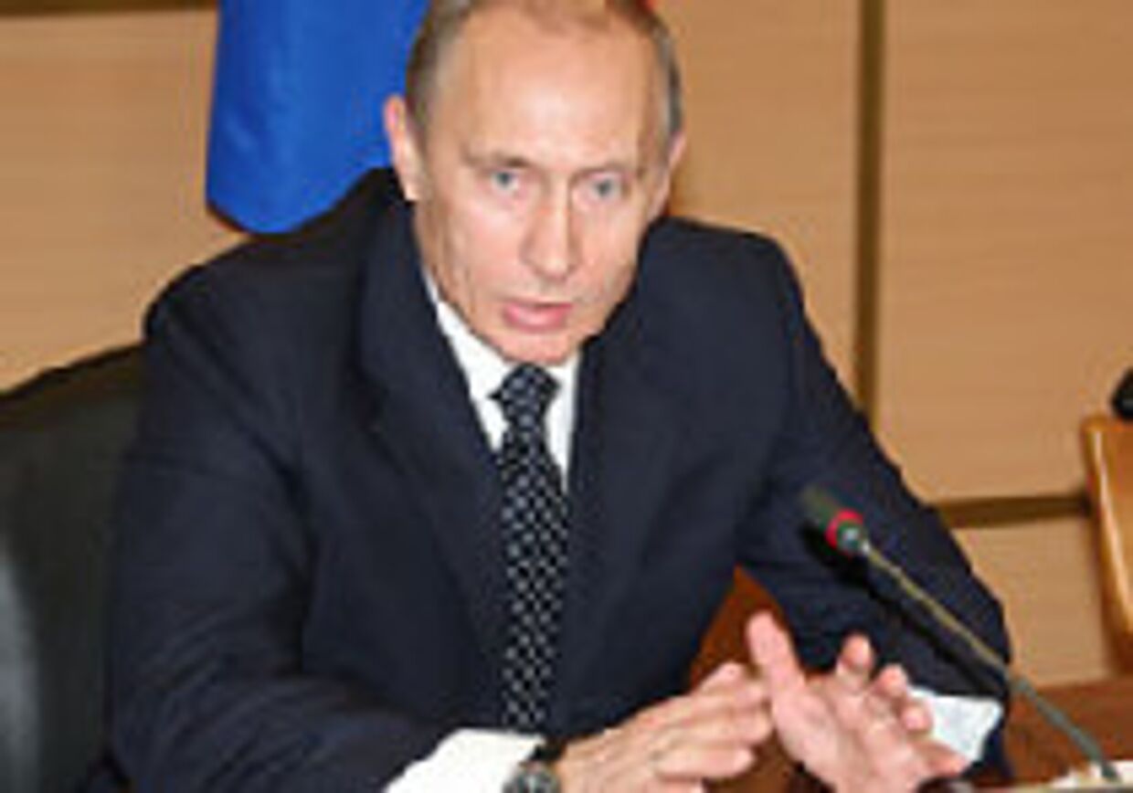 Путин: следите за руками picture