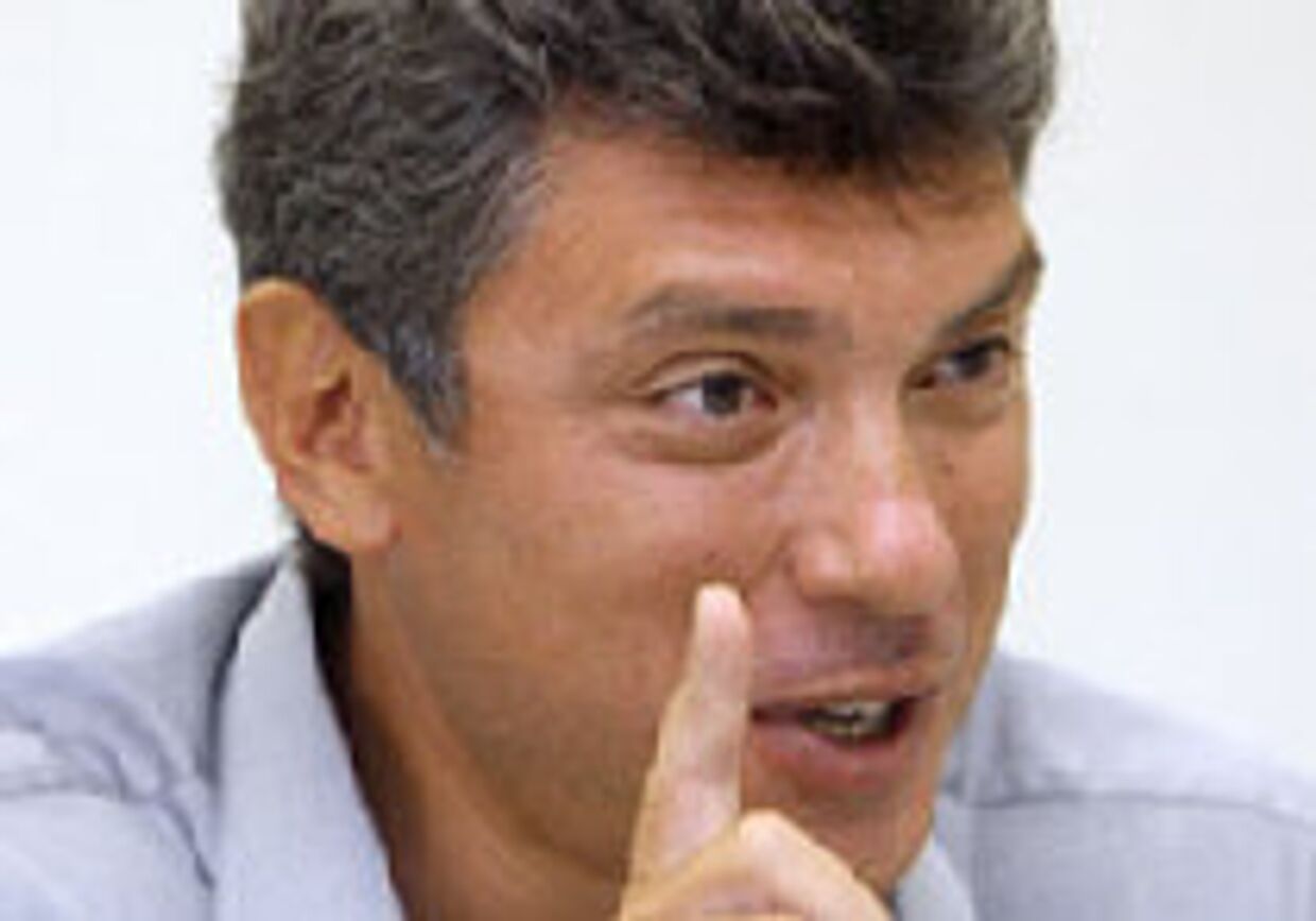 Немцов: на Россию смотрят так, как будто от нее можно ожидать черт знает что picture