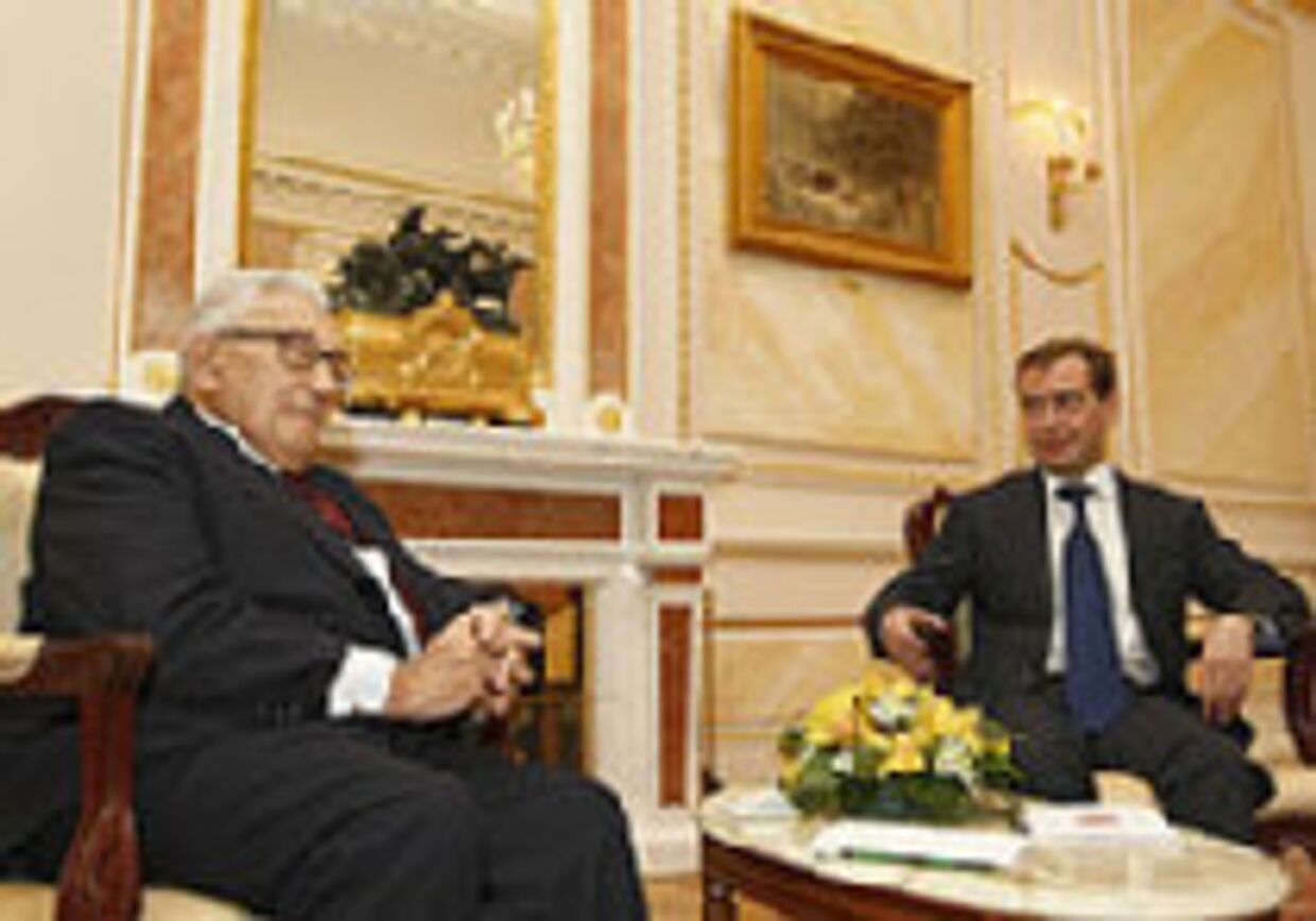 Киссинджер встретился с Медведевым и Путиным picture