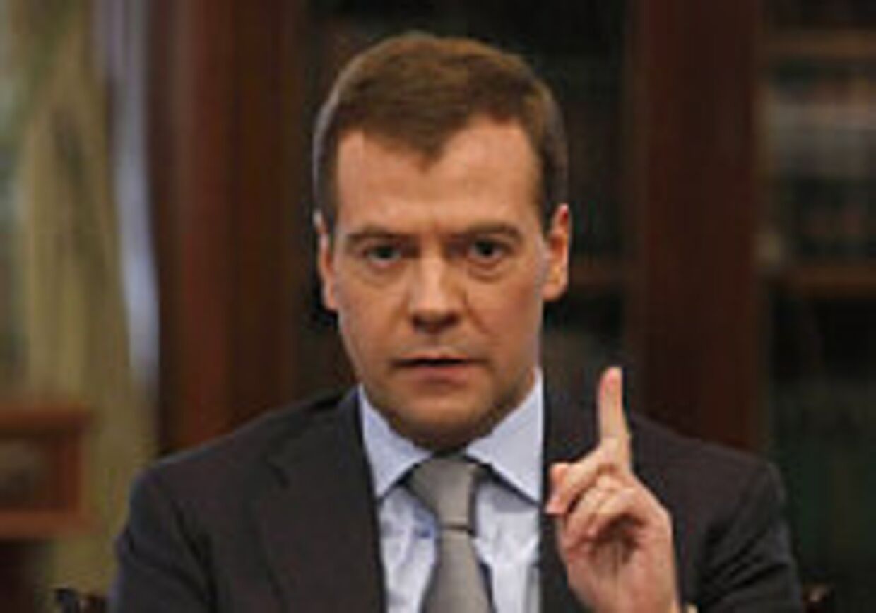 Интервью Медведева: мягкий заголовок, жесткое содержание picture
