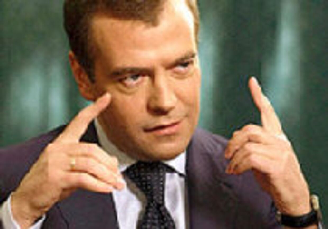 Медведев критикует кремлевские методы кризисного управления picture