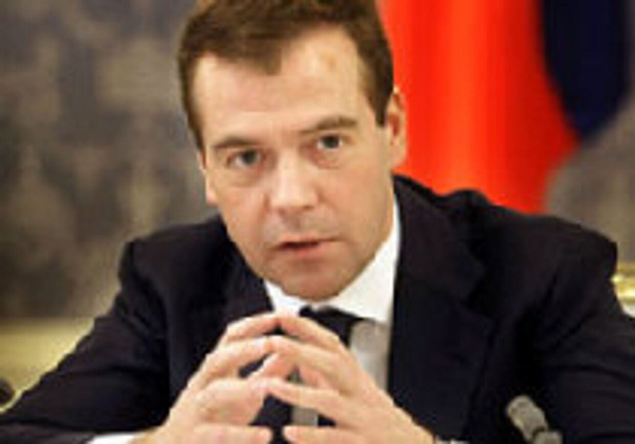 Медведев забывает про выборы в США picture