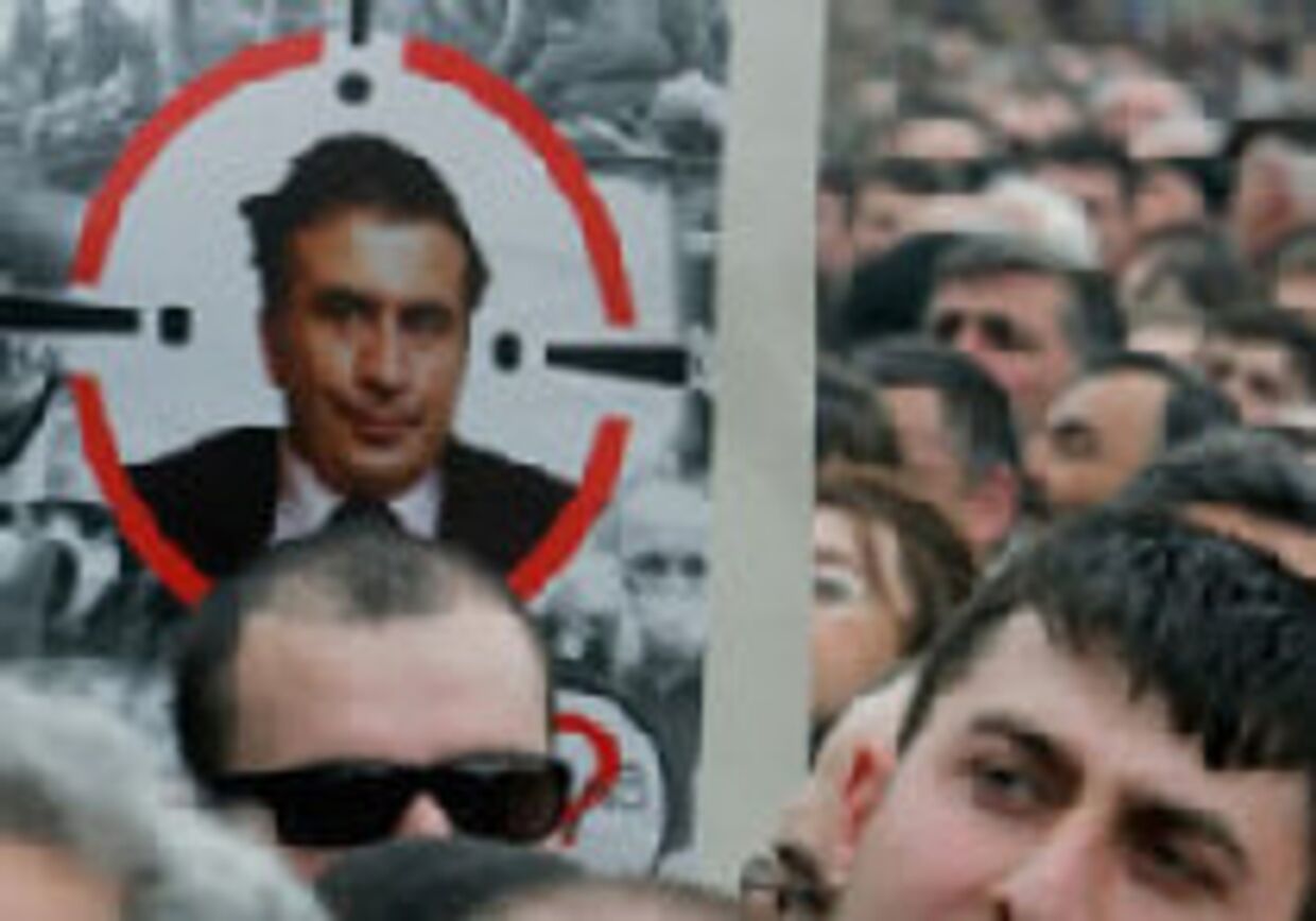 Грузинская оппозиция избила нескольких полицейских picture