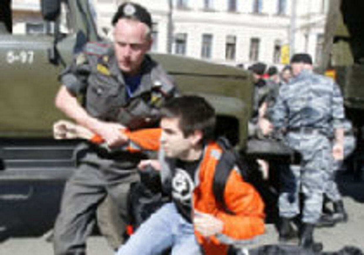 Московская милиция разогнала маевку оппозиции picture