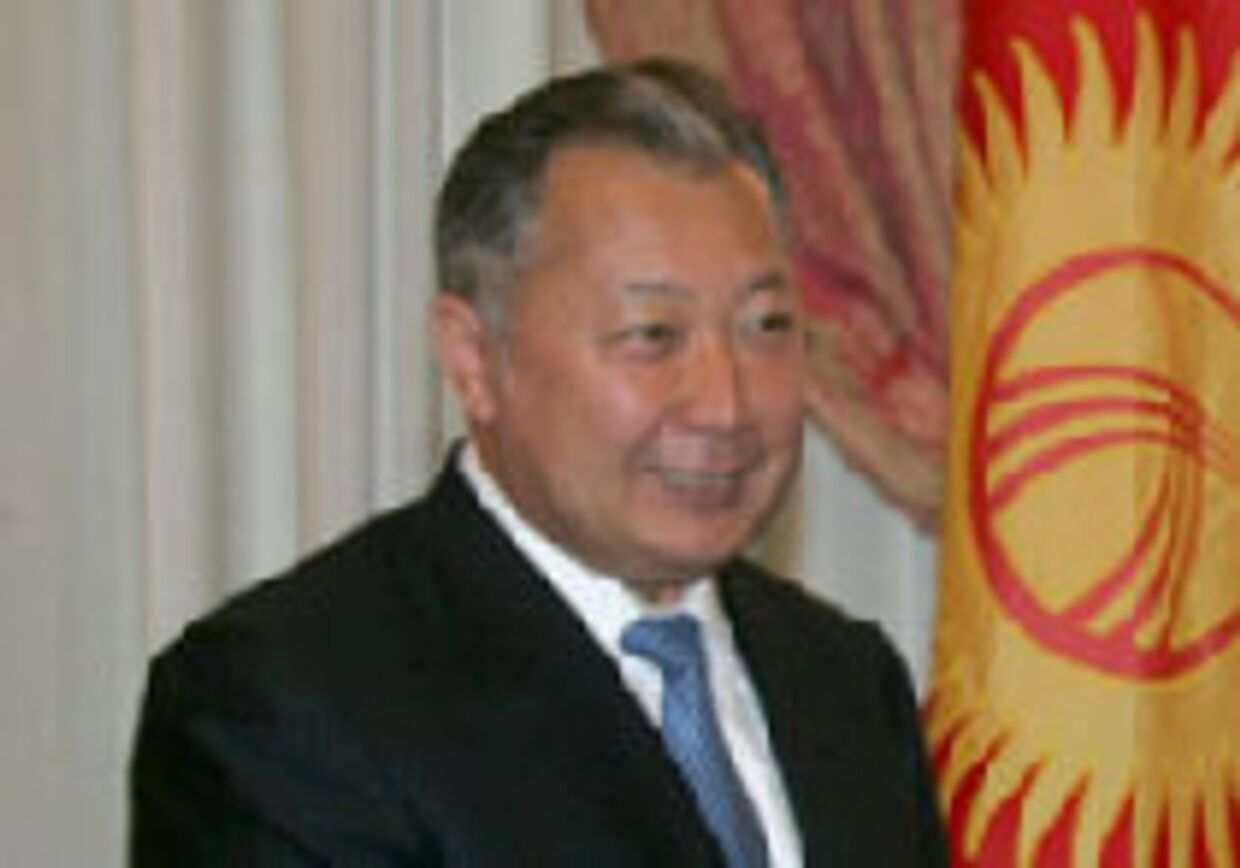 Киргизия: Похоже, американцы договорились остаться на авиабазе Манас picture