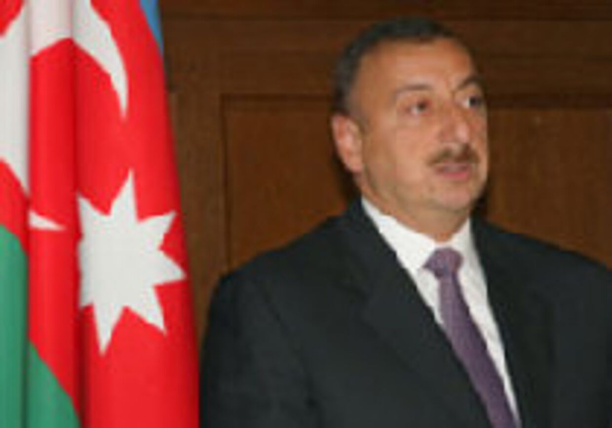 Президент Азербайджана перепутал шаг вперед с шагом назад picture