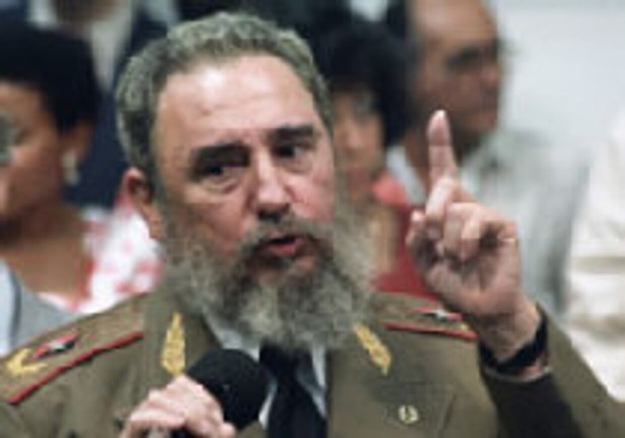 Кастро хвалит супружескую пару, '30 лет передававшую Кубе секреты США' picture
